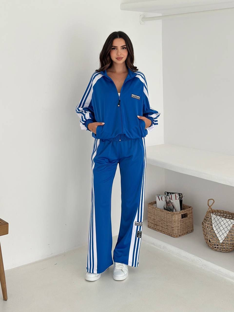 Trening Adidas – Classic Fit – Albastru Royal cu Dungi Albe
